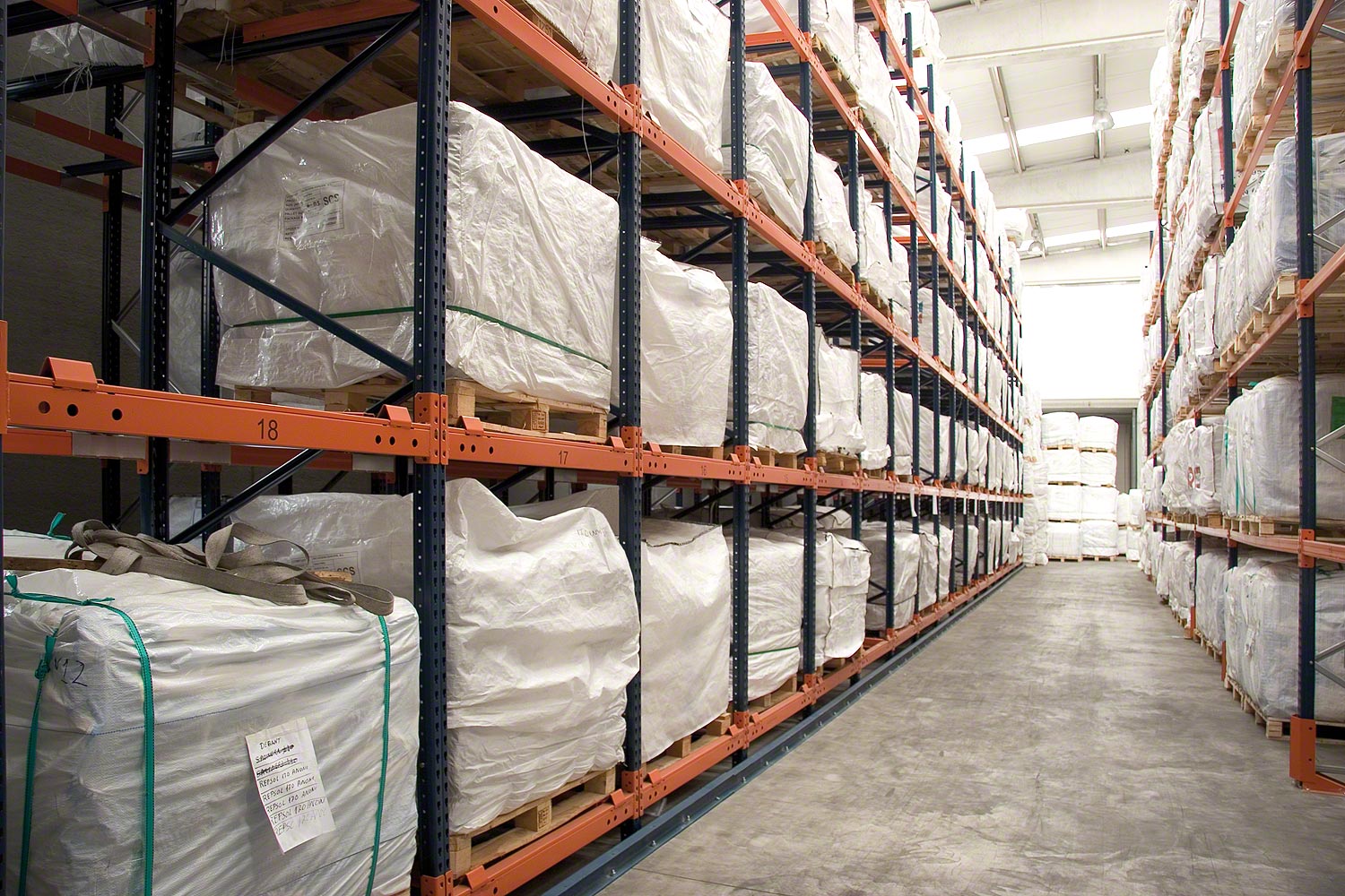 压入式托盘货架