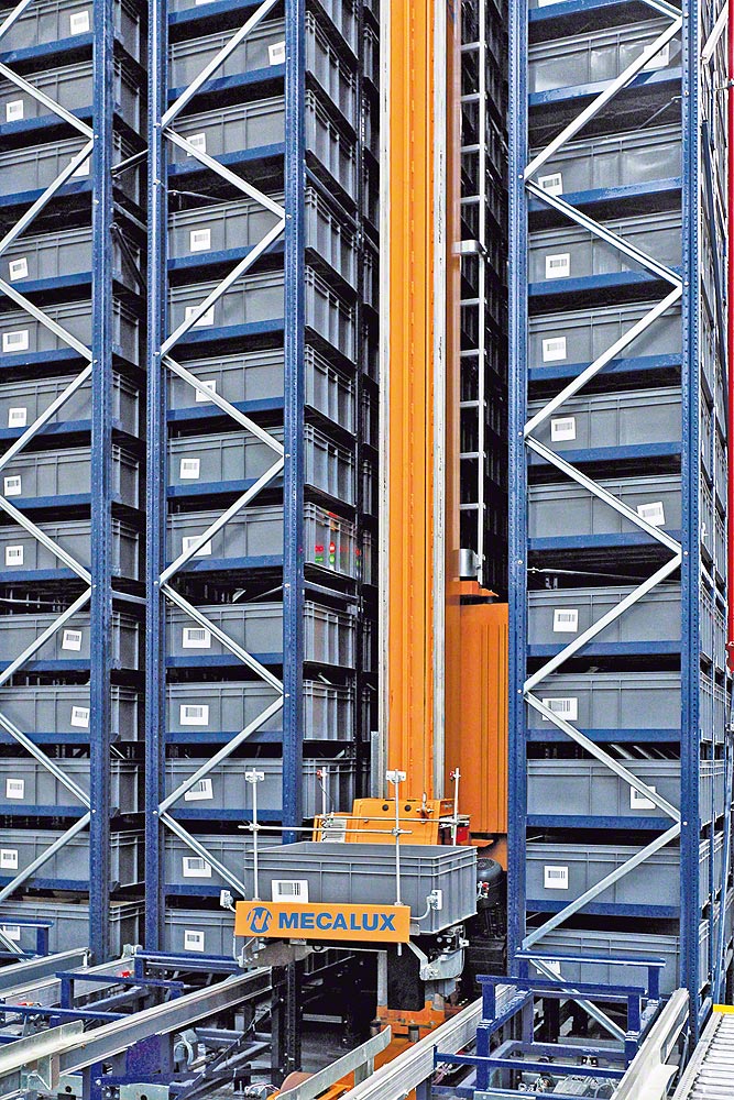 Stacker cranes for boxes